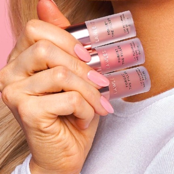 LAWLESS -ULTRA shiny, new LE shades w/immediate softening, hydrating, & plumping - Picture 5 of 6